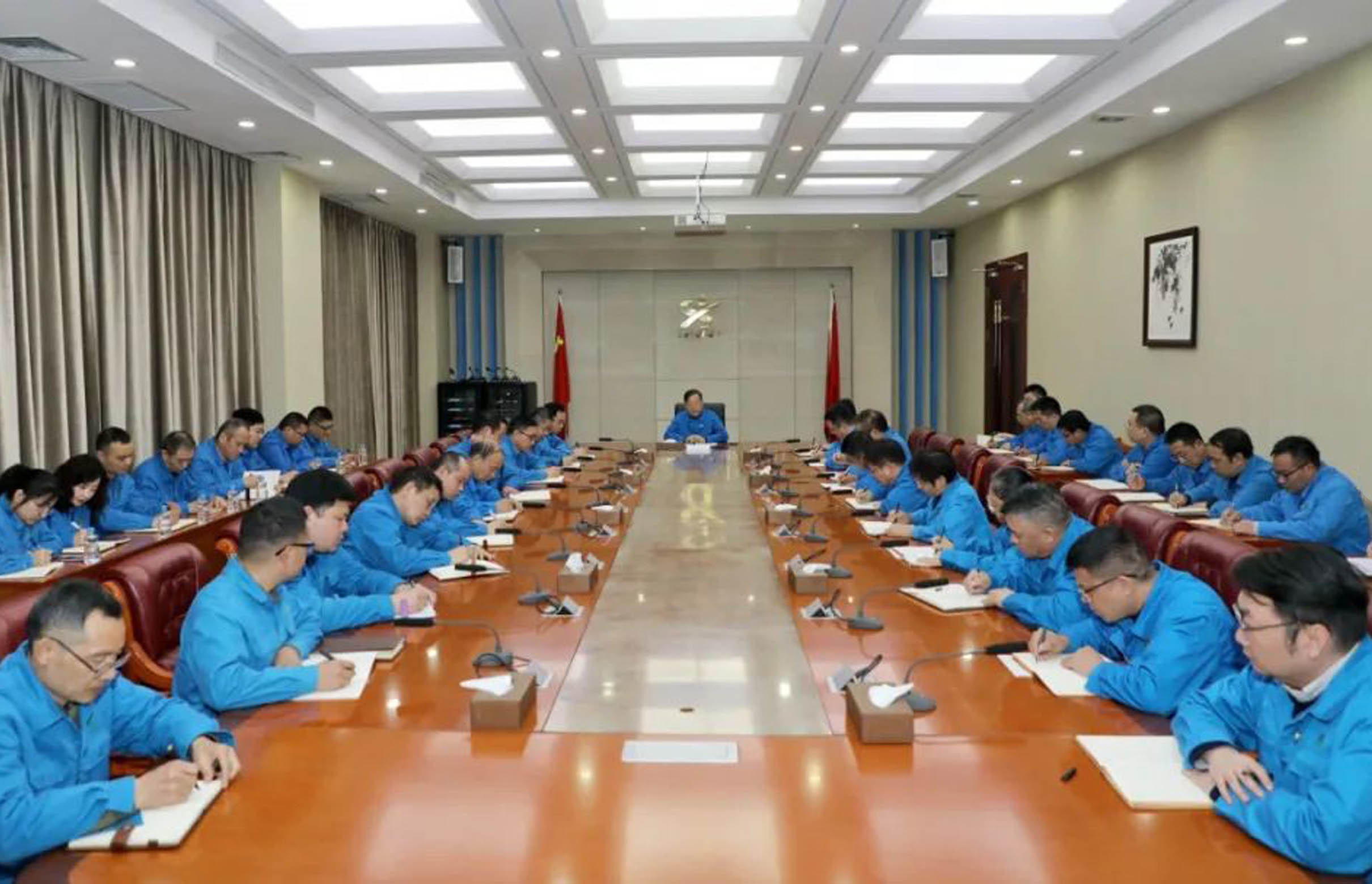 学习民营企业座谈会精神——爱游戏ayx登录入口-爱游戏（中国）
集团：发挥装备能力强、制造能力强、创新能力强的优势，坚守主业、做强实业。